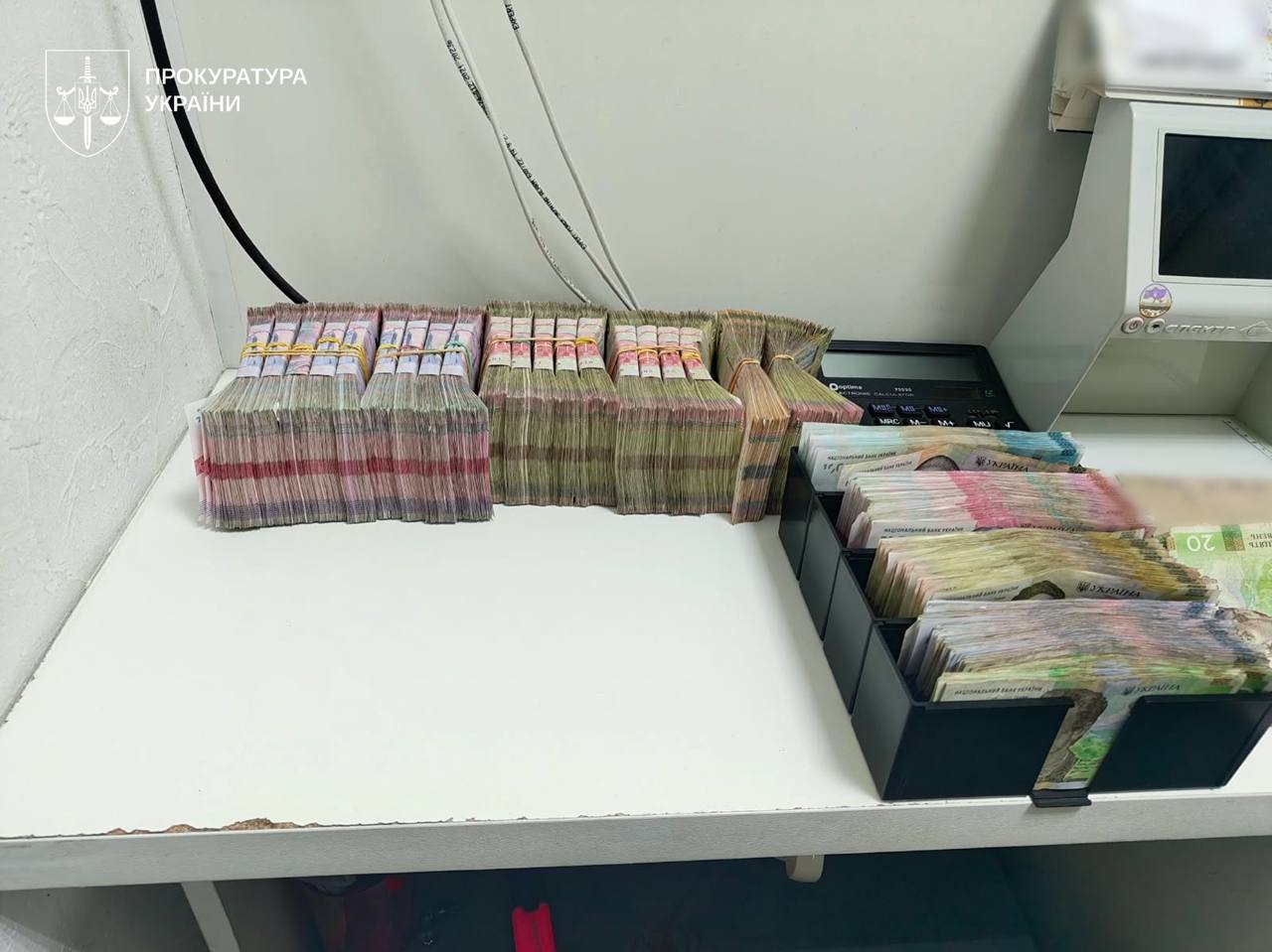 Обыски в финансовой сети: канал сообщает об изъятии 630 млн гривен — 2