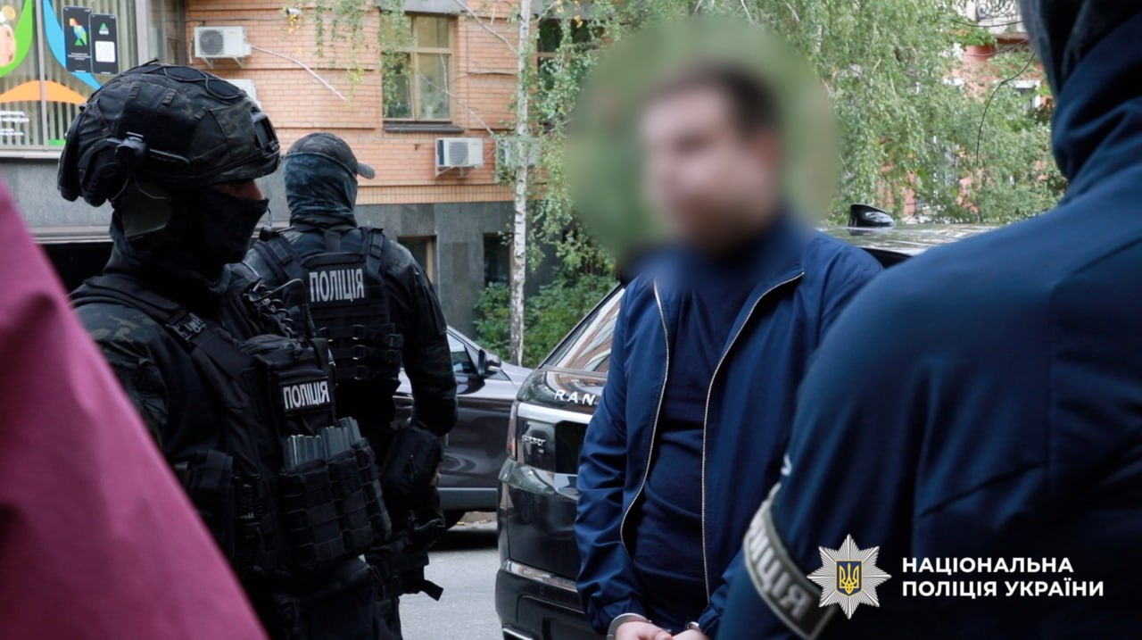 Полиция: лжесотрудник НАБУ выманил у предпринимателя 280 тысяч долларов — 2