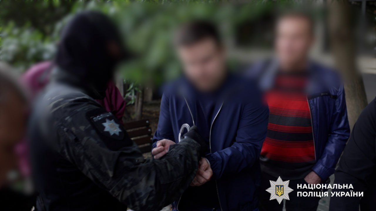 Полиция: лжесотрудник НАБУ выманил у предпринимателя 280 тысяч долларов — 8